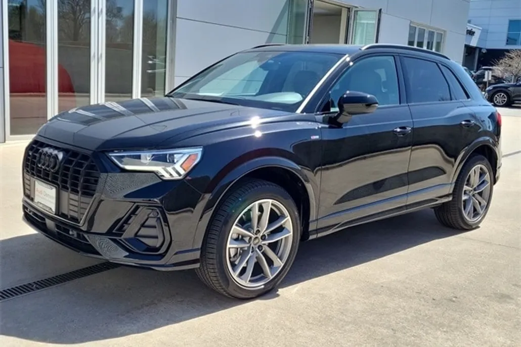 2025 Audi Q3 45 TFSI S line Premium photo 1