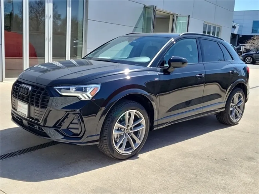 2025 Audi Q3 45 TFSI S line Premium photo 1