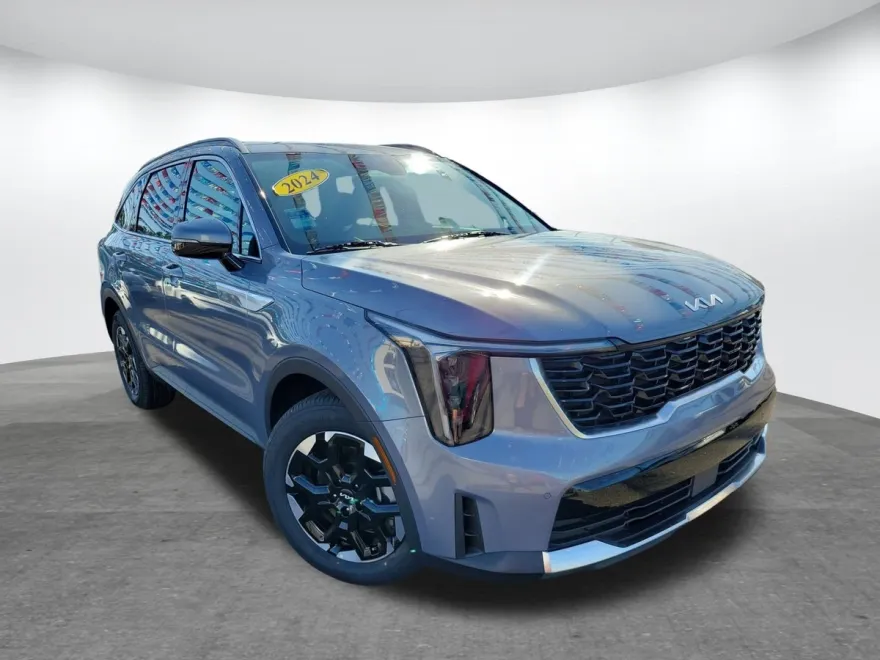 2024 Kia Sorento S photo 1