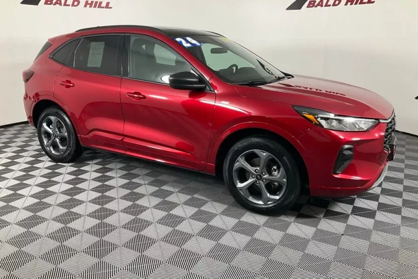 2024 Ford Escape ST-Line photo 1