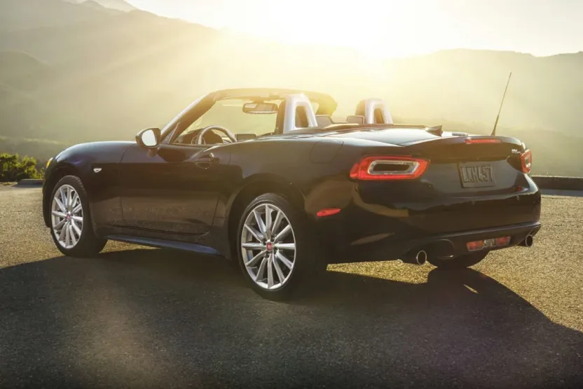 2017 Fiat 124 Spider Lusso photo 1