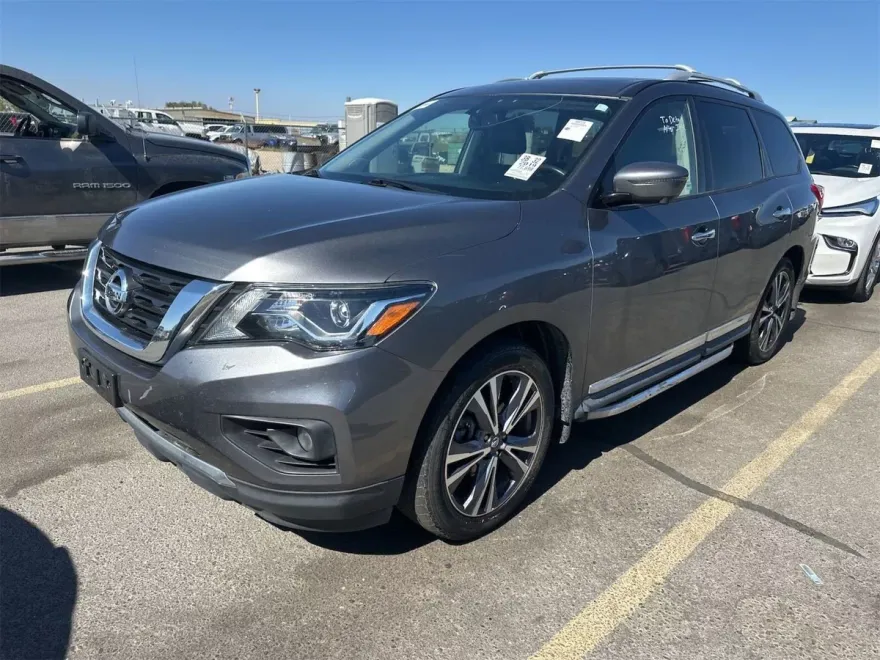 2019 Nissan Pathfinder Platinum photo 1