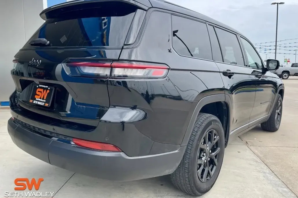 2024 Jeep Grand Cherokee Altitude photo 1