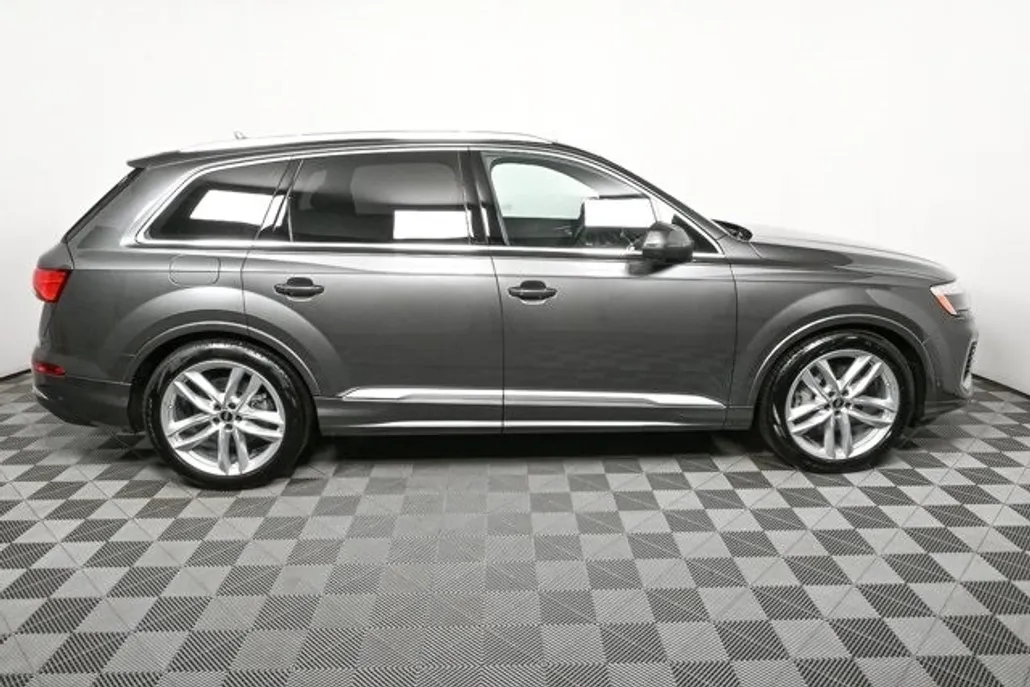 2025 Audi Q7 55 Premium Plus photo 1