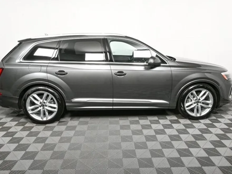 2025 Audi Q7 55 Premium Plus photo 1