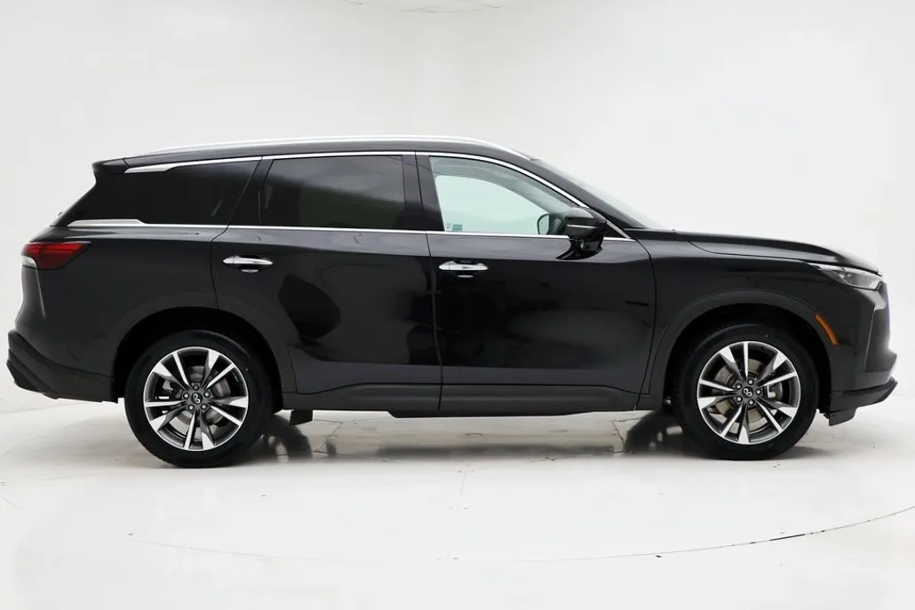 2023 Infiniti QX60 Luxe photo 1
