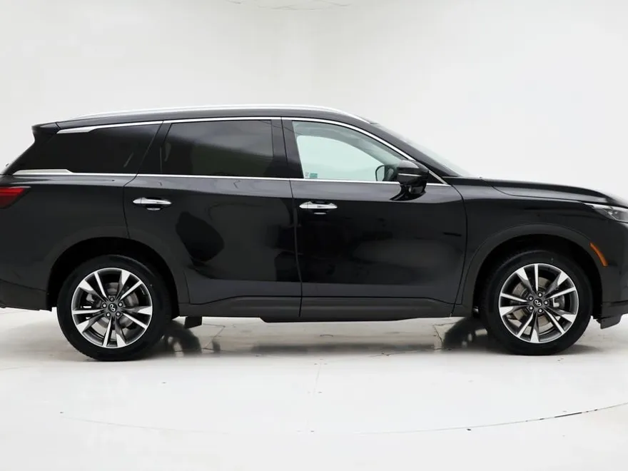 2023 Infiniti QX60 Luxe photo 1