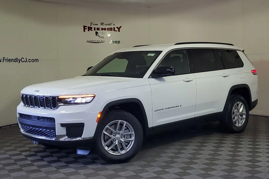 2025 Jeep Grand Cherokee Laredo photo 1