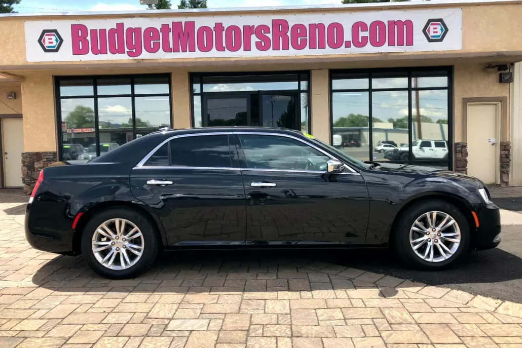 2017 Chrysler 300 C photo 1