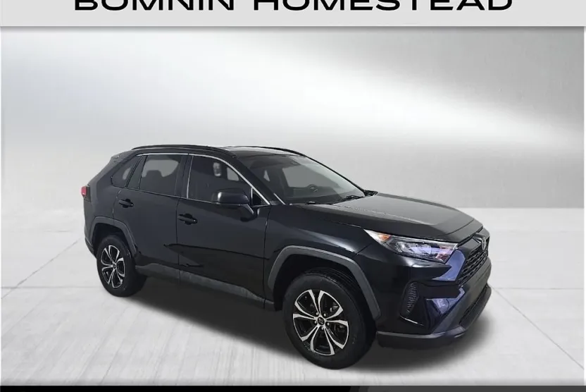 2021 Toyota RAV4 LE photo 1