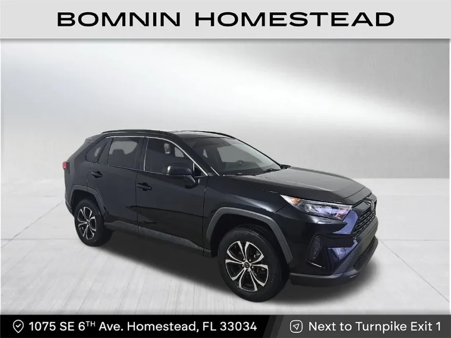 2021 Toyota RAV4 LE photo 1