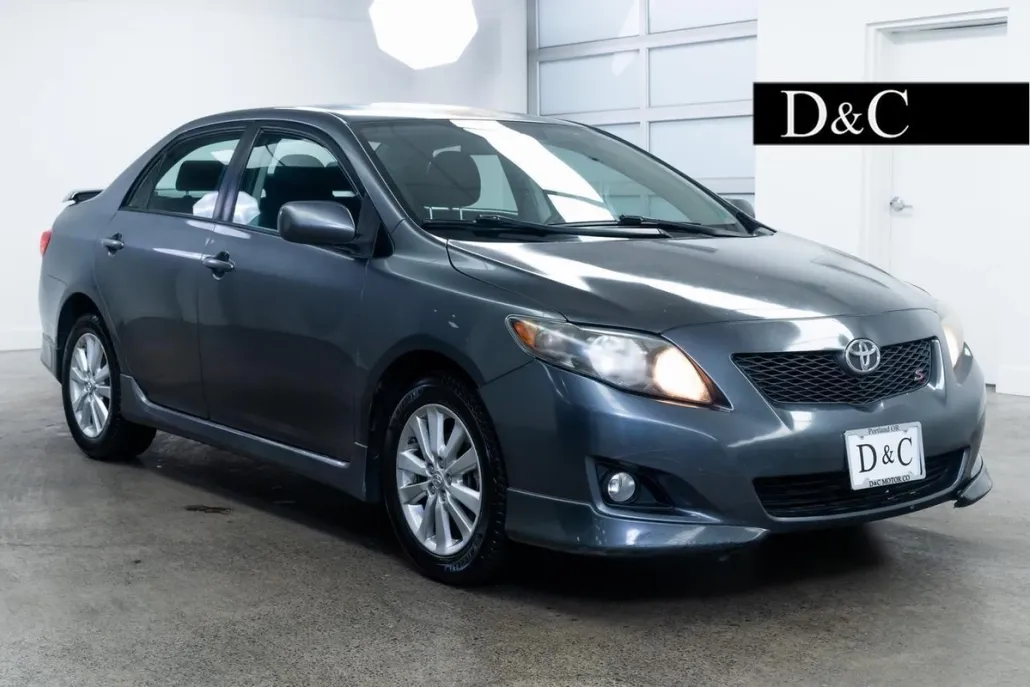 2010 Toyota Corolla photo 1