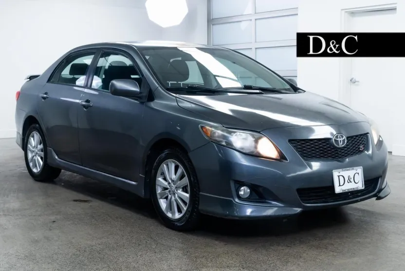 2010 Toyota Corolla photo 1