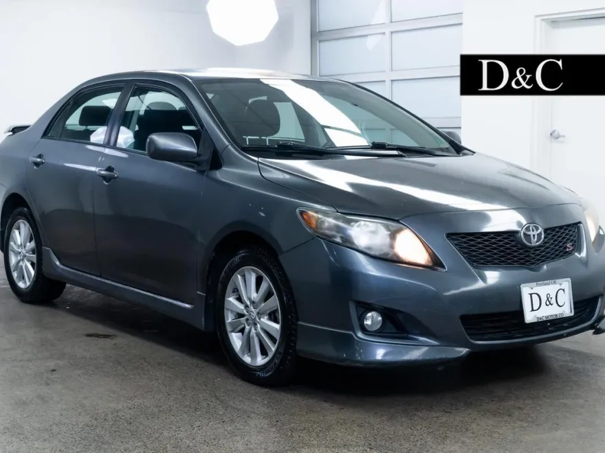 2010 Toyota Corolla photo 1
