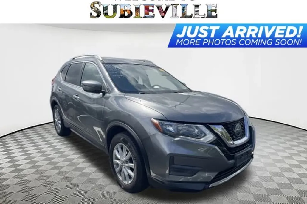 2018 Nissan Rogue SV photo 1