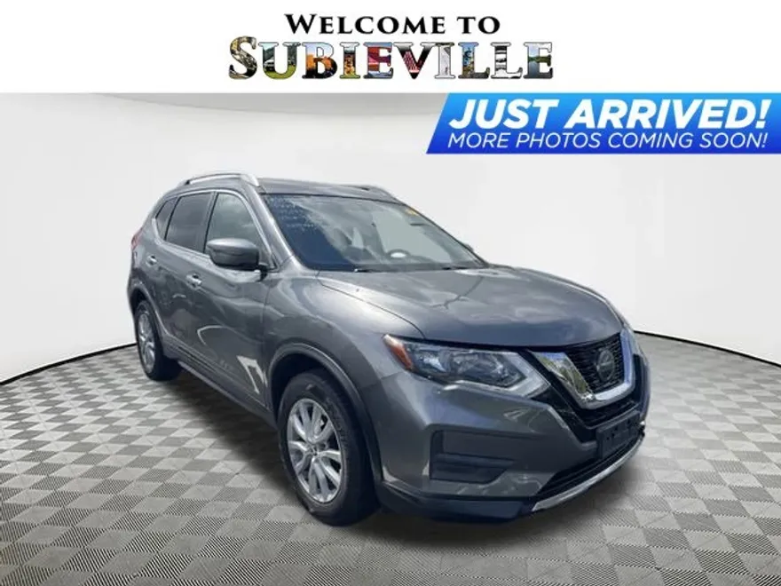 2018 Nissan Rogue SV photo 1