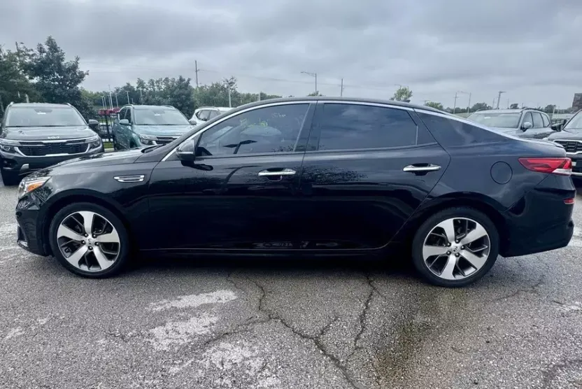 2019 Kia Optima S photo 1