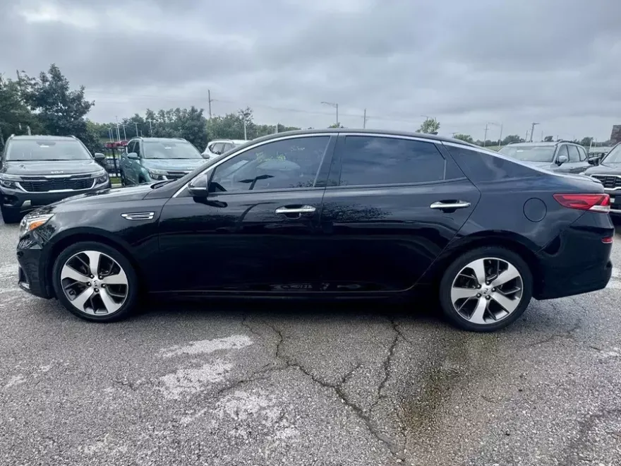 2019 Kia Optima S photo 1