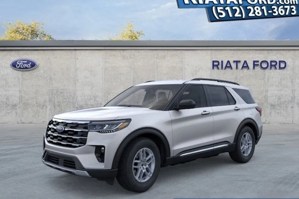 2025 Ford Explorer photo 1