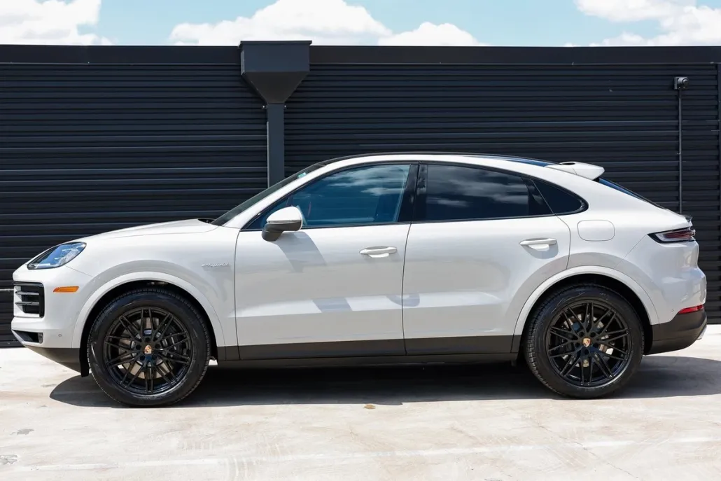 2025 Porsche Cayenne E-Hybrid Coupe photo 1