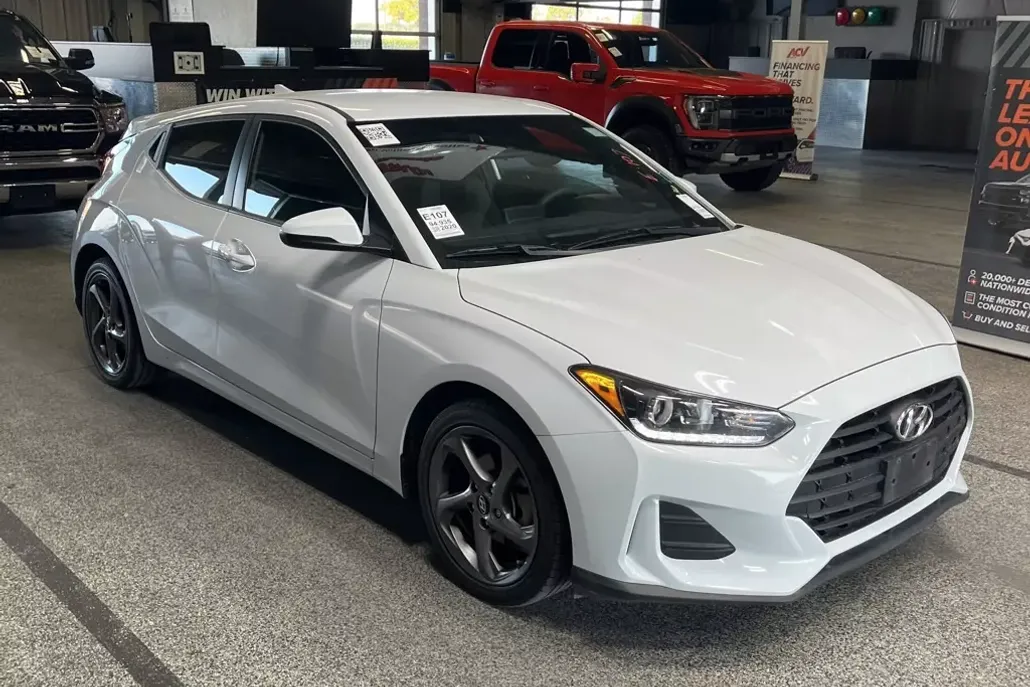 2020 Hyundai Veloster 2.0L Premium photo 1