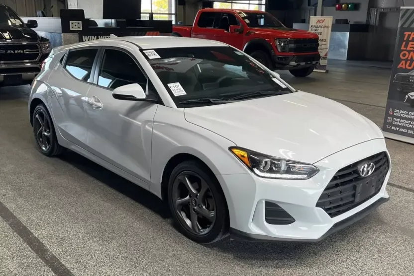 2020 Hyundai Veloster 2.0L Premium photo 1