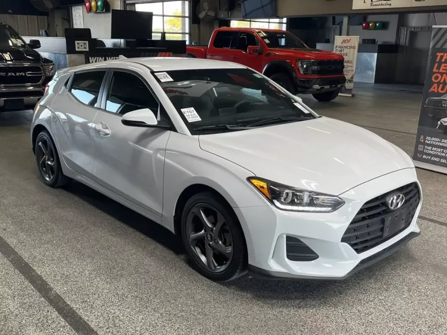 2020 Hyundai Veloster 2.0L Premium photo 1