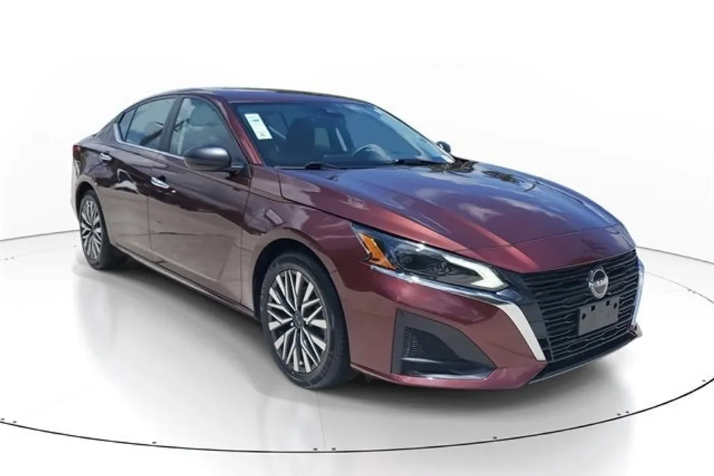 2024 Nissan Altima 2.5 SV photo 1