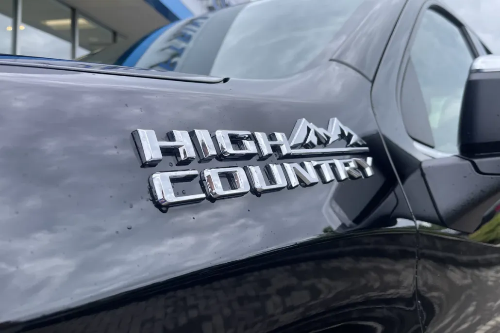 2023 Chevrolet Silverado 1500 High Country photo 1