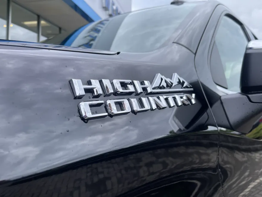 2023 Chevrolet Silverado 1500 High Country photo 1