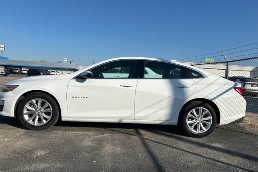 2024 Chevrolet Malibu 1LT photo 1