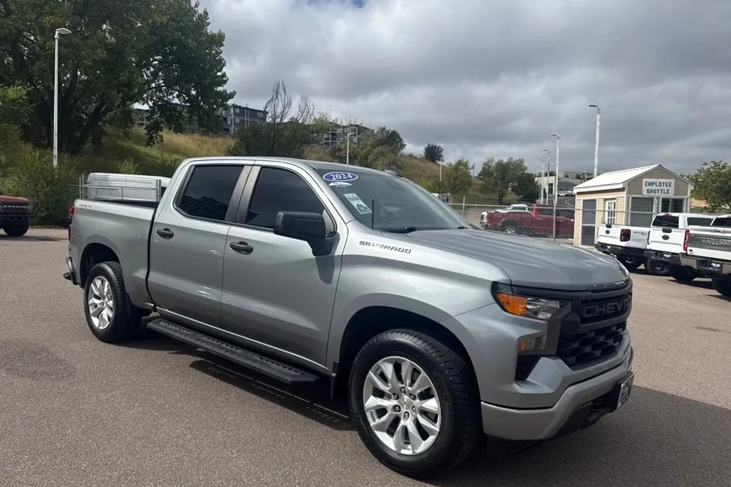 2024 Chevrolet Silverado 1500 Custom photo 1