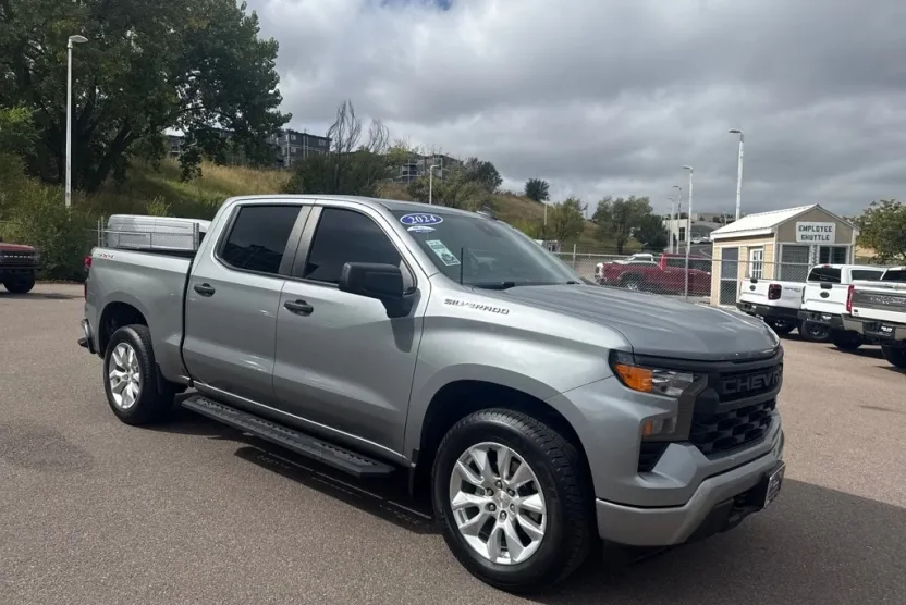 2024 Chevrolet Silverado 1500 Custom photo 1