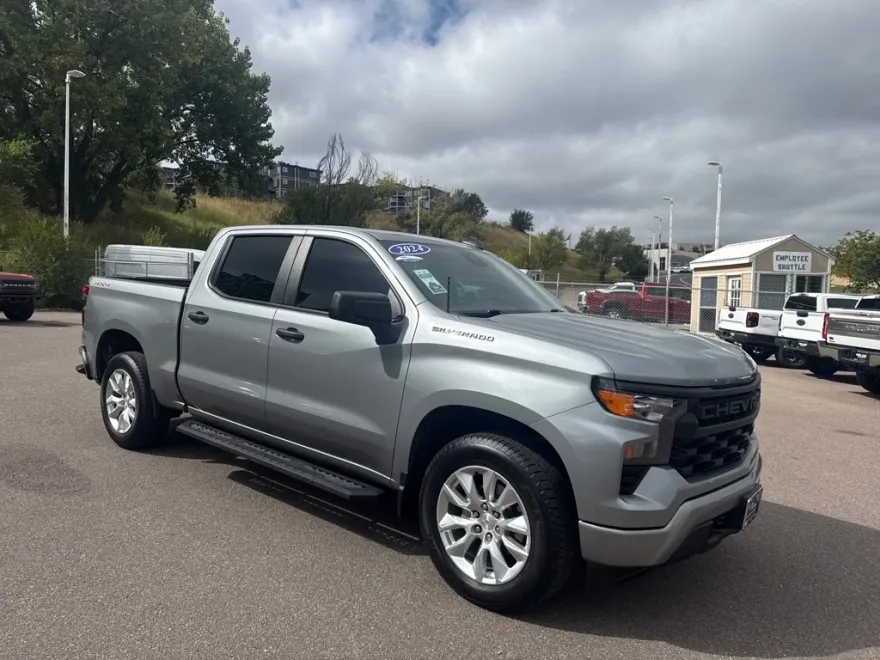 2024 Chevrolet Silverado 1500 Custom photo 1