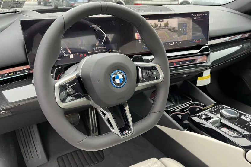 2026 Bmw 550e 550e xDrive photo 1