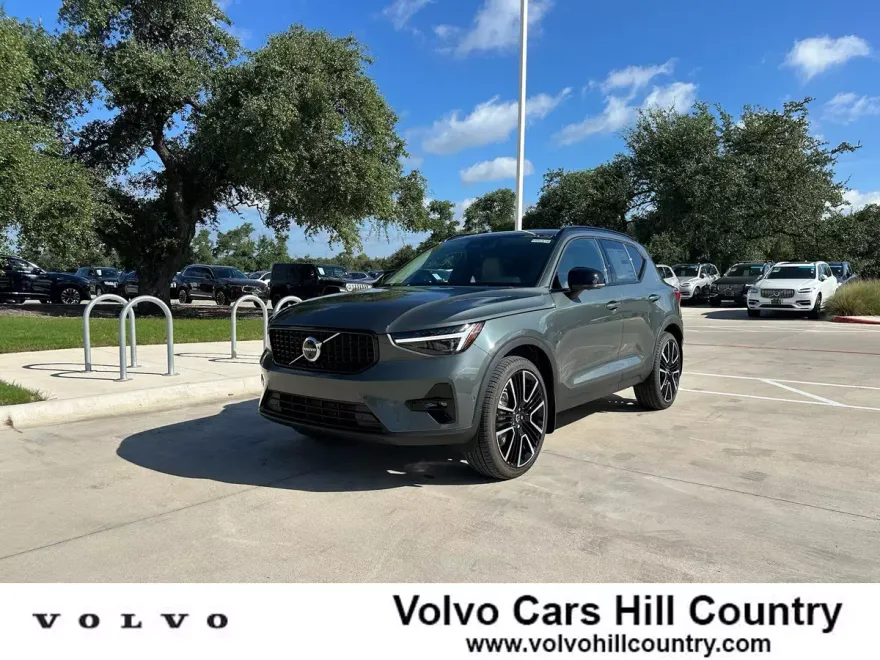 2026 Volvo XC40 photo 1