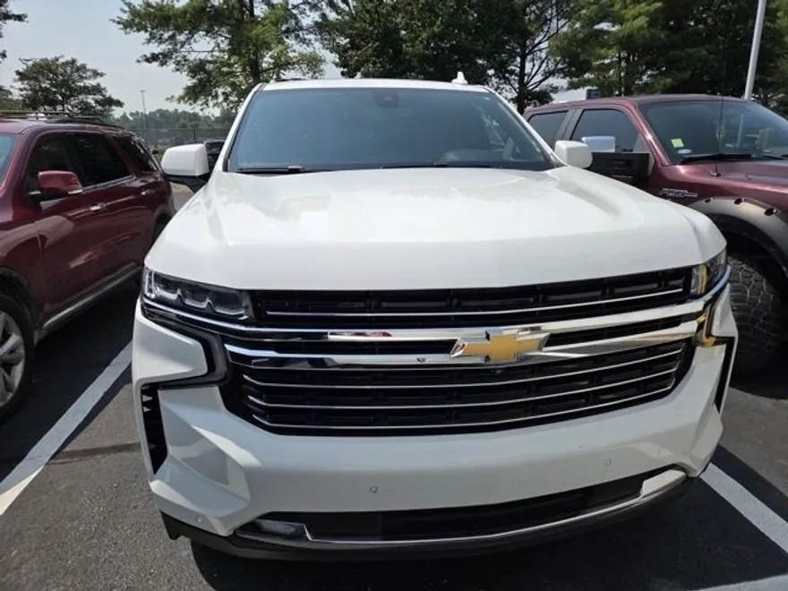 2021 Chevrolet Suburban LT photo 1