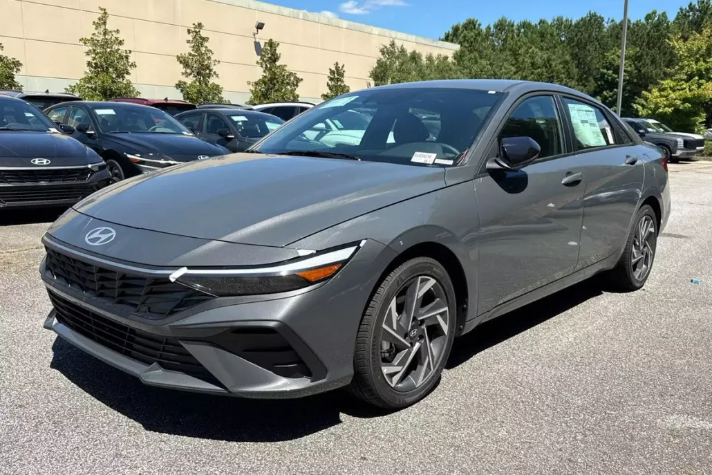2025 Hyundai Elantra SEL Sport photo 1