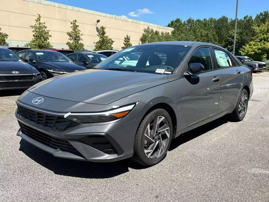 2025 Hyundai Elantra SEL Sport photo 1