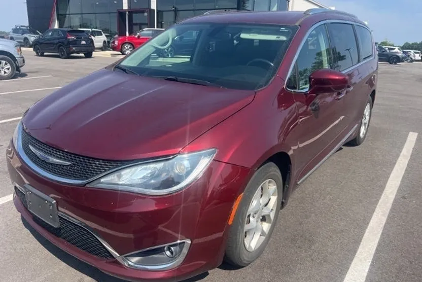 2020 Chrysler Pacifica Touring L photo 1