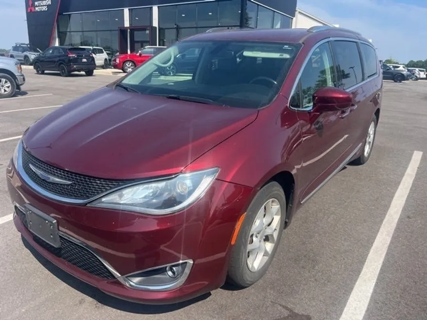 2020 Chrysler Pacifica Touring L photo 1