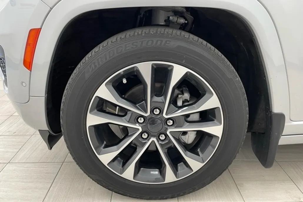 2022 Jeep Grand Cherokee Overland photo 1
