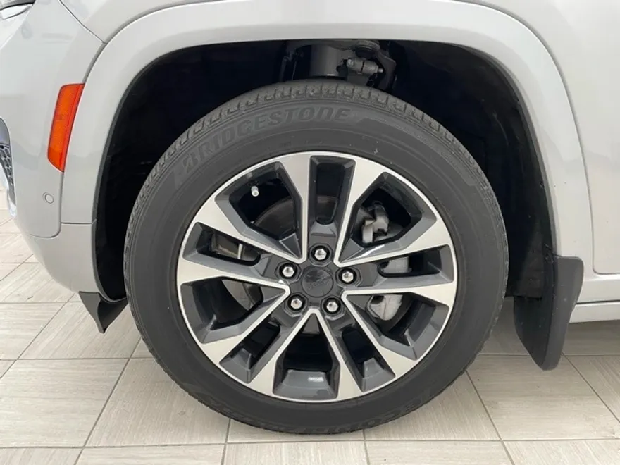 2022 Jeep Grand Cherokee Overland photo 1