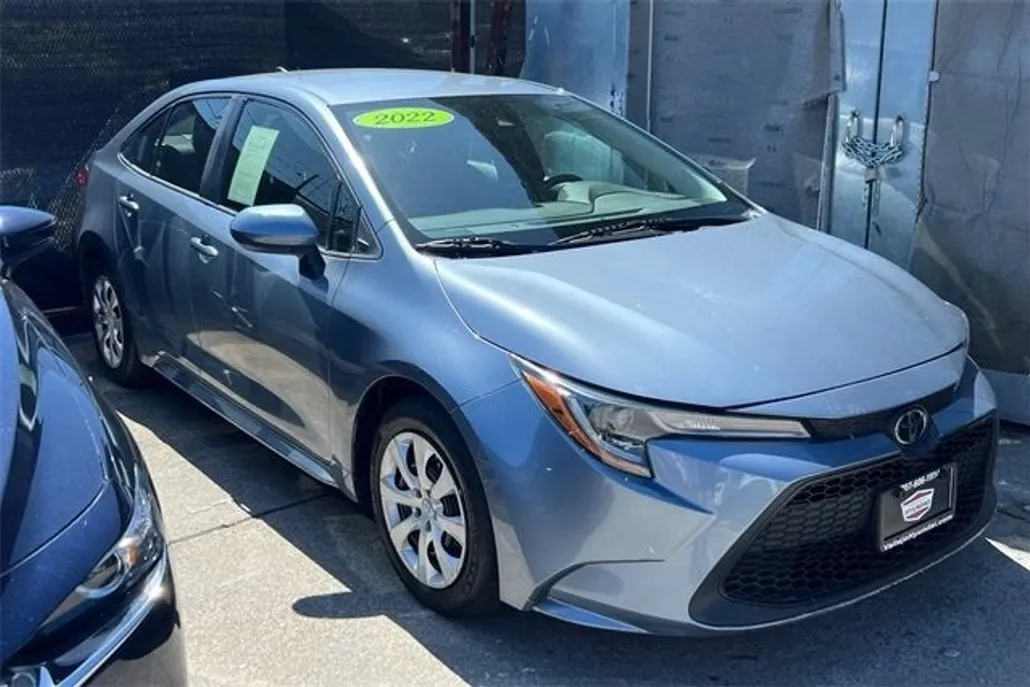 2022 Toyota Corolla LE photo 1
