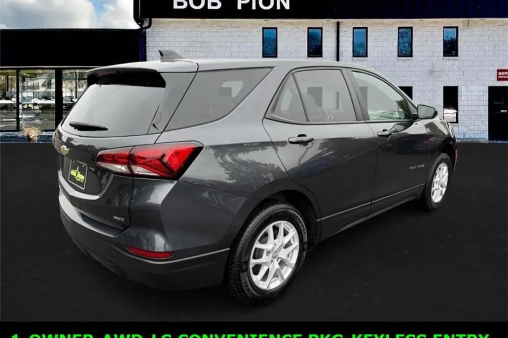 2022 Chevrolet Equinox LS photo 1