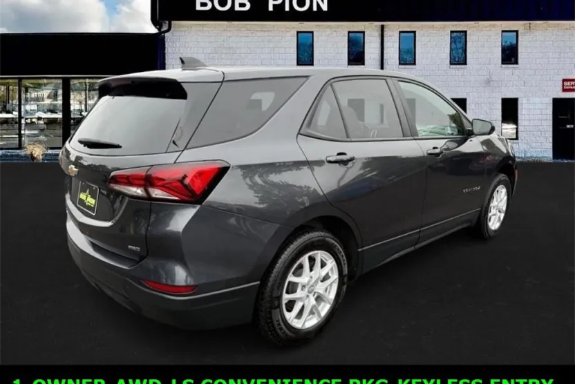 2022 Chevrolet Equinox LS photo 1