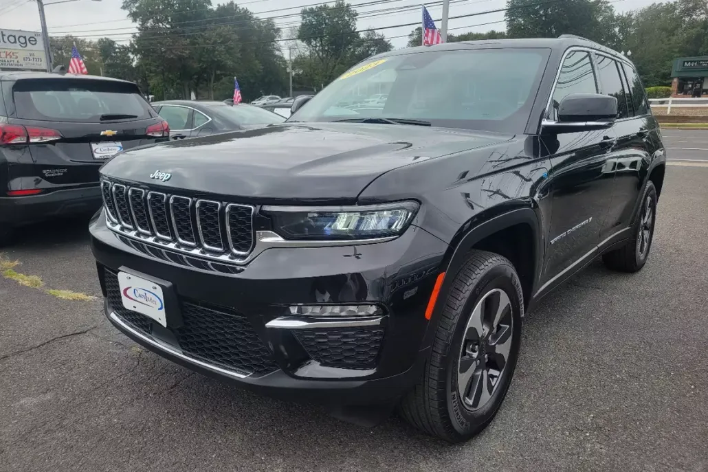 2023 Jeep Cherokee 4xe photo 1