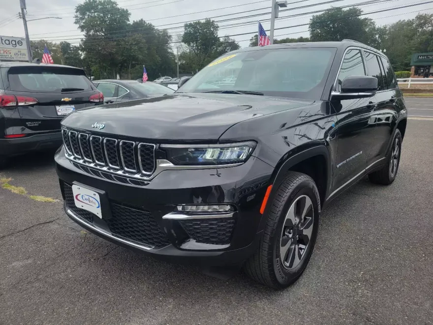 2023 Jeep Cherokee 4xe photo 1