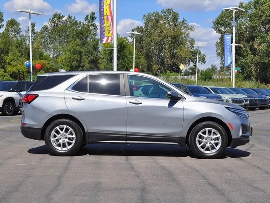 2023 Chevrolet Equinox LT photo 1