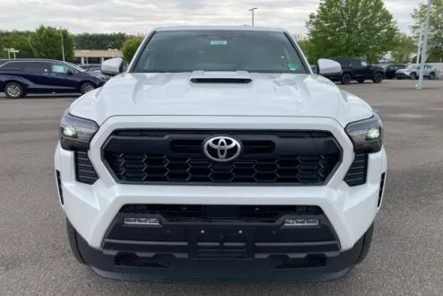 2025 Toyota Tacoma TRD Sport photo 3